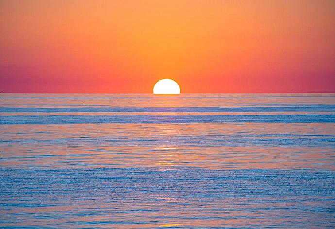 Costa del Sol Sunset . - Villa Las Palomas 2 . (Photo Gallery) }}