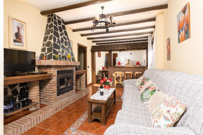 Open-plan living room with sofa, dining area, kitchen, ornamental fireplace, A/C, WiFi internet, and satellite TV . - Villa Las Palomas 2 . (Galleria fotografica) }}