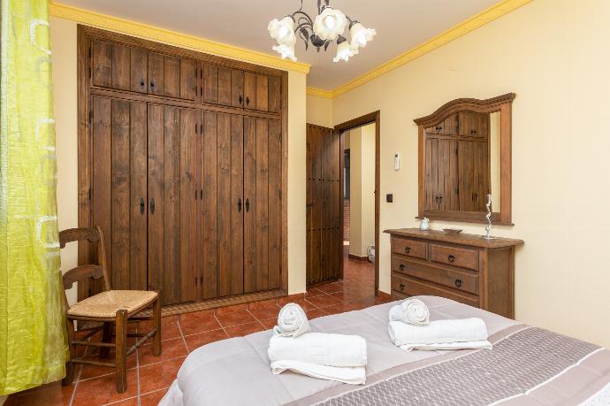 Double bedroom with A/C . - Villa Las Palomas 2 . (Galerie de photos) }}