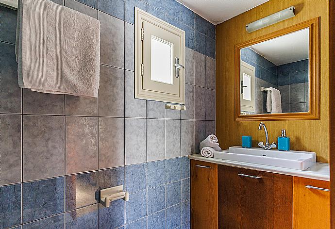 Family bathroom  . - Villa Aloupi . (Photo Gallery) }}