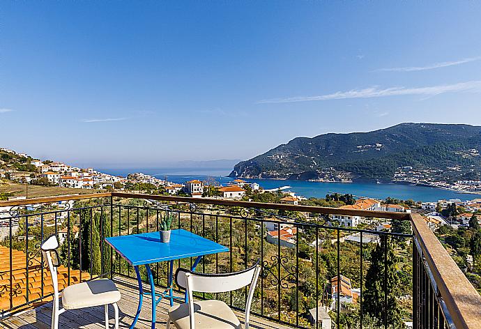 Balcony with sea view . - Villa Aloupi . (Photo Gallery) }}