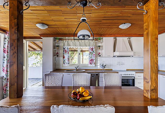 Equipped kitchen and dining table . - Villa Aloupi . (Photo Gallery) }}