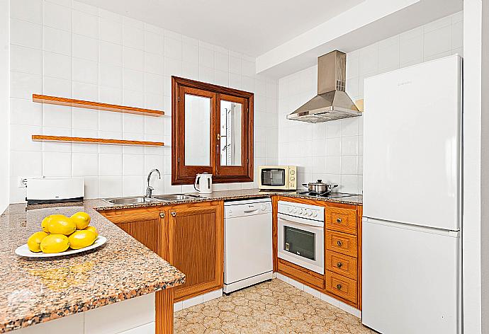 Equipped kitchen  . - Villa Castellet . (Galerie de photos) }}