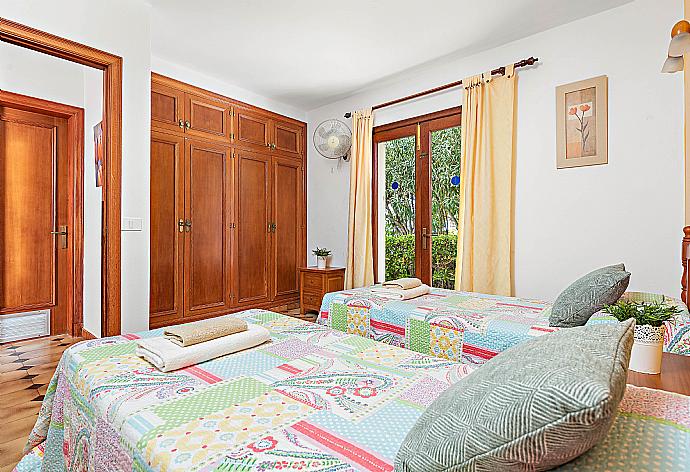 Twin bedroom . - Villa Castellet . (Galerie de photos) }}
