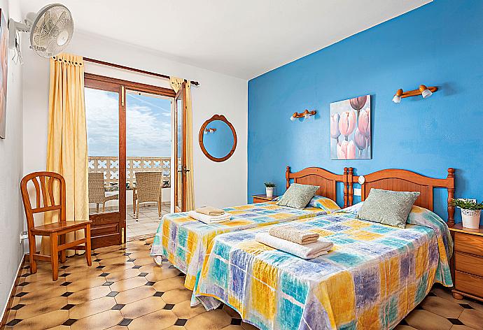 Twin bedroom with terrace access . - Villa Castellet . (Photo Gallery) }}