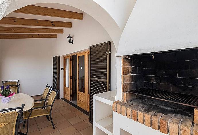 Barbecue area . - Villa Llevant Soli . (Photo Gallery) }}