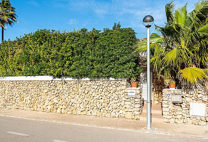 Villa entrance . - Villa Llevant Soli . (Галерея фотографий) }}