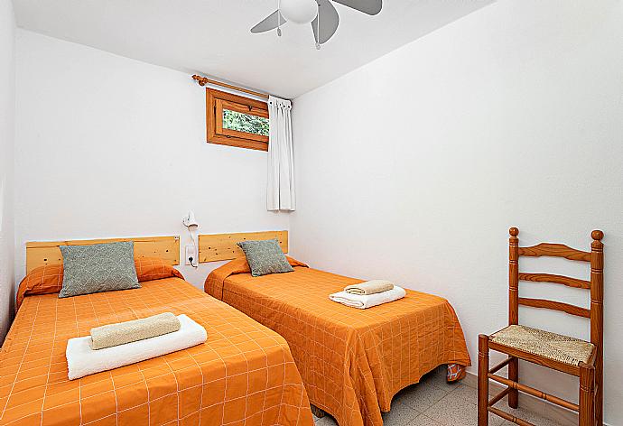 Twin room  . - Villa Llevant Soli . (Photo Gallery) }}