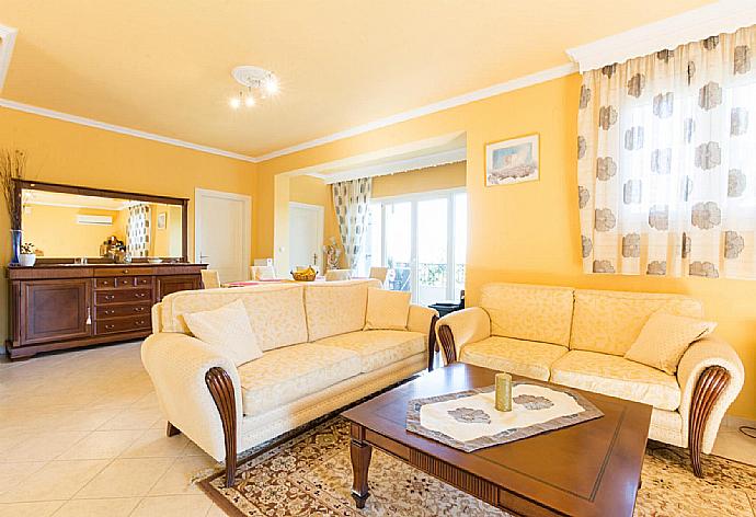  . - Villa Spartera . (Photo Gallery) }}