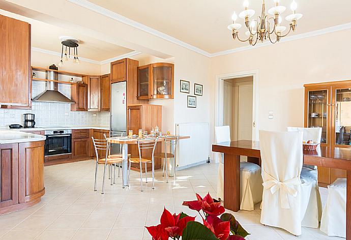  . - Villa Spartera . (Photo Gallery) }}