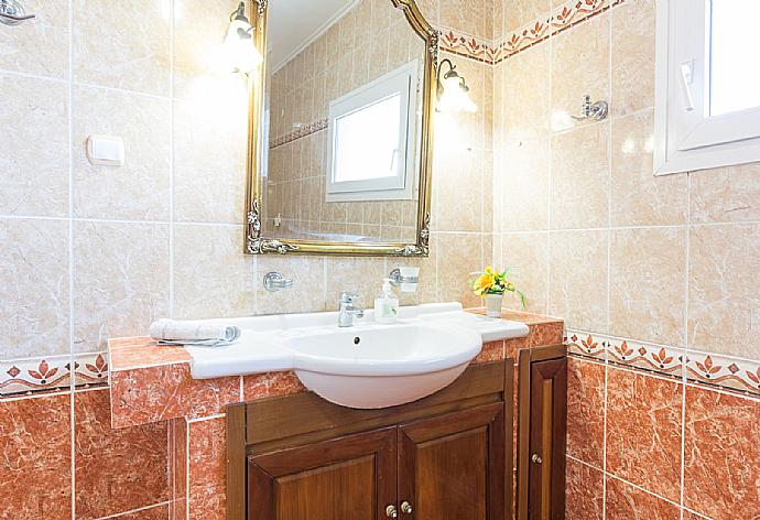  . - Villa Spartera . (Photo Gallery) }}