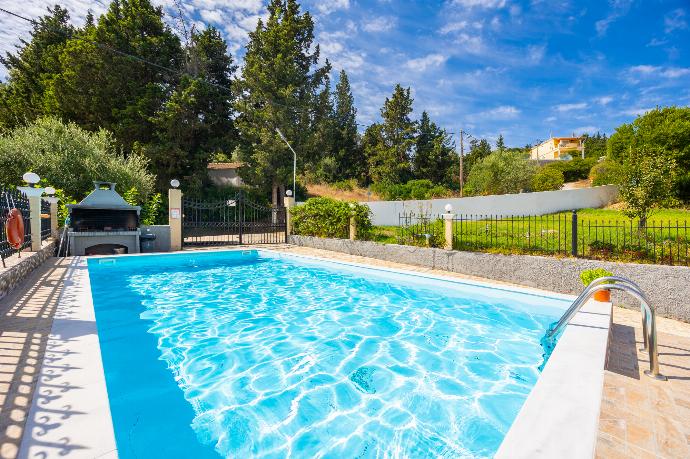 Private pool and terrace with sea views . - Villa Spartera . (Photo Gallery) }}