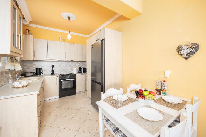 Ground floor: equipped kitchen . - Villa Spartera . (Photo Gallery) }}