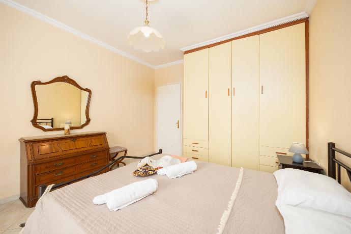 First floor: double bedroom with A/C . - Villa Spartera . (Photo Gallery) }}