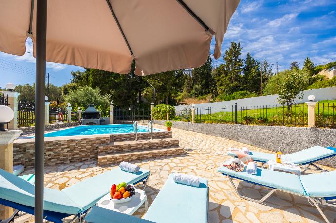 Terrace area . - Villa Spartera . (Photo Gallery) }}