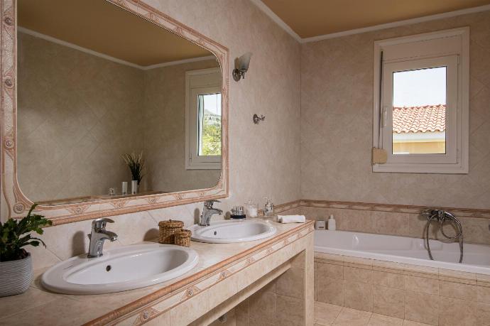  . - Villa Anemoni . (Photo Gallery) }}