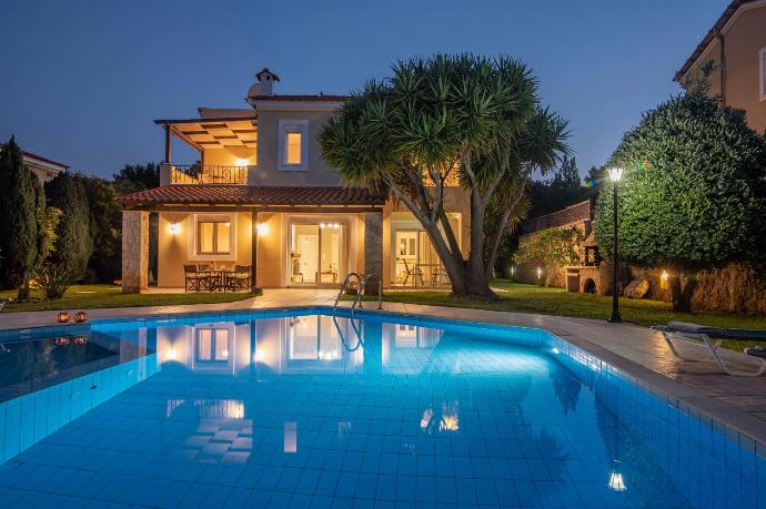 Night view . - Villa Anemoni . (Photo Gallery) }}