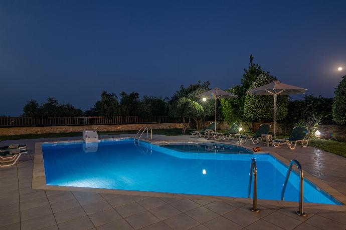 Night view . - Villa Anemoni . (Photo Gallery) }}