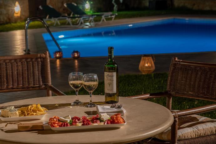 Night view . - Villa Anemoni . (Photo Gallery) }}