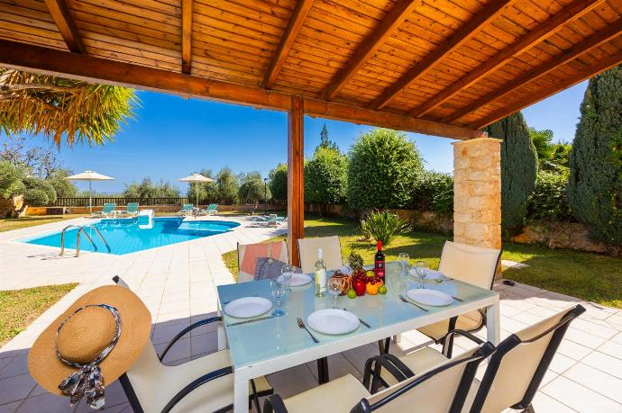 Sheltered terrace area . - Villa Anemoni . (Photo Gallery) }}