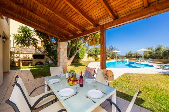 Sheltered terrace area . - Villa Anemoni . (Photo Gallery) }}
