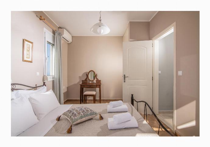  . - Villa Chloe . (Photo Gallery) }}