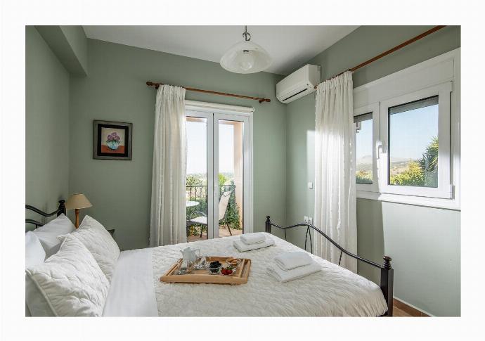  . - Villa Chloe . (Photo Gallery) }}