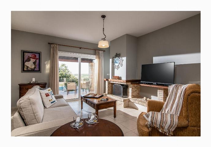  . - Villa Chloe . (Photo Gallery) }}
