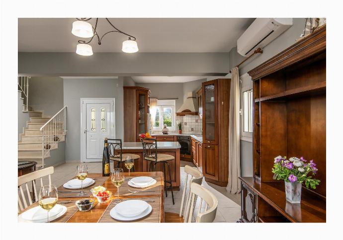  . - Villa Chloe . (Photo Gallery) }}
