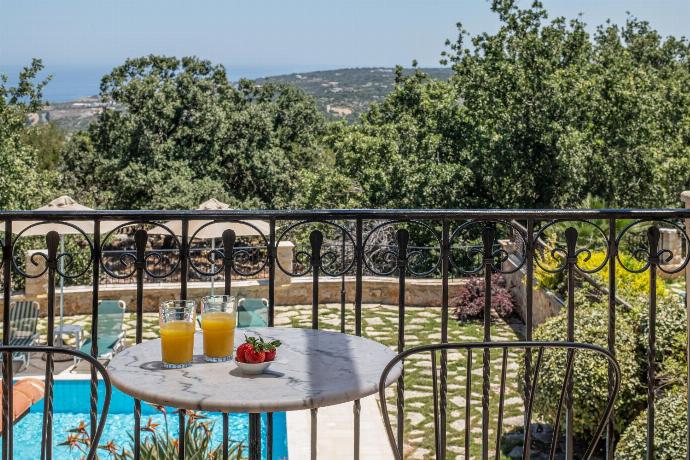  . - Villa Chloe . (Photo Gallery) }}