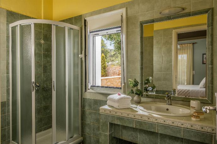  . - Villa Chloe . (Photo Gallery) }}