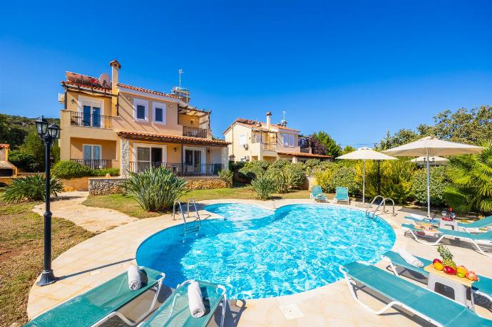 Beautiful villa with private pool, terrace, and garden . - Villa Chloe . (Photo Gallery) }}