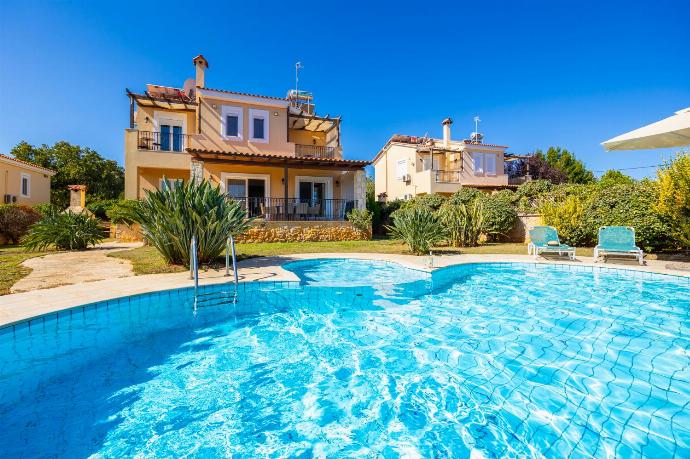 Beautiful villa with private pool, terrace, and garden . - Villa Chloe . (Photo Gallery) }}