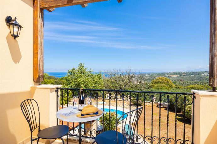 Balcony with sea views . - Villa Chloe . (Photo Gallery) }}