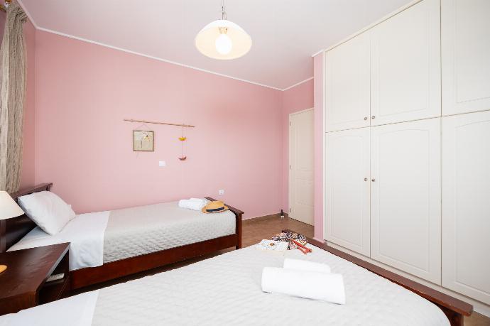 Twin bedroom with A/C . - Villa Chloe . (Photo Gallery) }}
