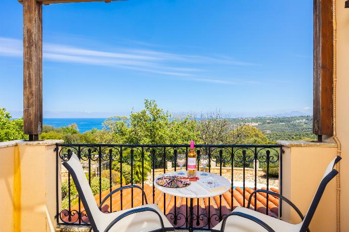 Balcony with sea views . - Villa Chloe . (Photo Gallery) }}
