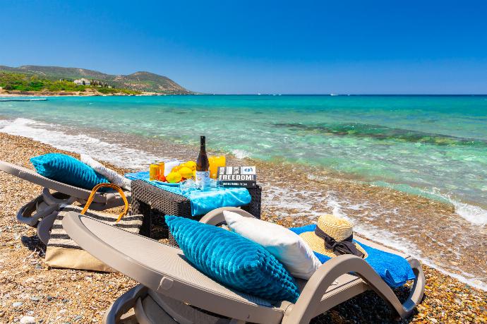 Beach directly in front of Annabel Beach Palace . - Annabel Beach Palace . (Galería de imágenes) }}