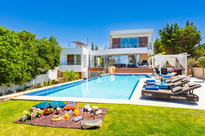 Beautiful villa with private pools, terrace, and garden with panoramic sea views . - Annabel Beach Palace . (Galería de imágenes) }}