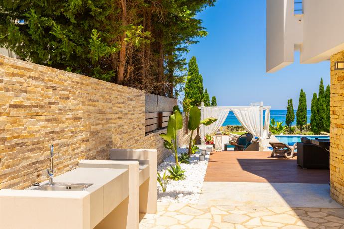 Terrace area  . - Annabel Beach Palace . (Galerie de photos) }}