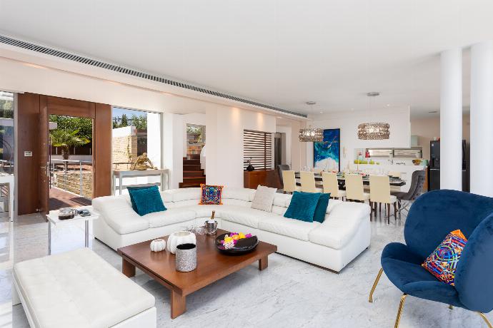 Open-plan living room on first floor with sofa, dining area, kitchen, ornamental fireplace, A/C, WiFi internet, satellite TV, and sea views . - Annabel Beach Palace . (Galleria fotografica) }}