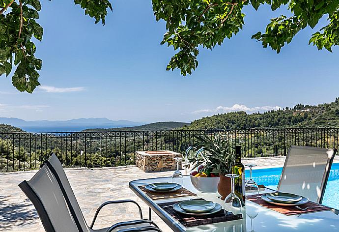 Outdoor dining area . - Oak Tree Cottage . (Fotogalerie) }}