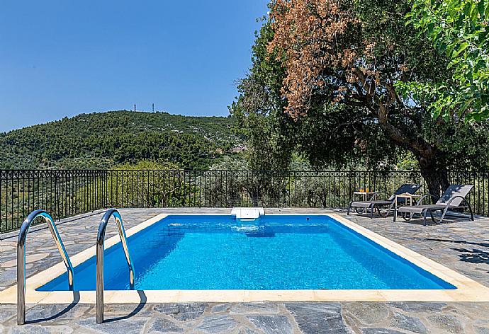 Pool area  . - Oak Tree Cottage . (Galería de imágenes) }}