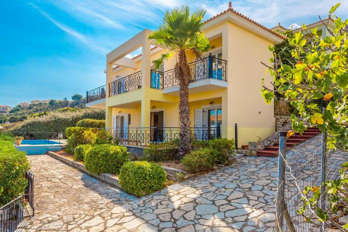 Beautiful Villa with a private pool and garden . - Ionian Sea Villas . (Galleria fotografica) }}