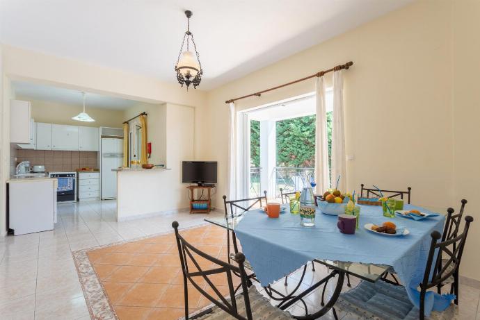 Well equipped kitchen and indoor dining area . - Ionian Sea Villas . (Photo Gallery) }}