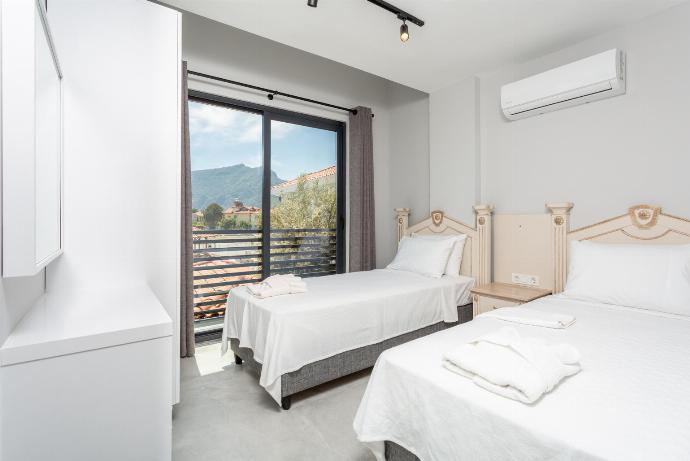 T win bedroom, with single beds, en suite bathroom, A/C and balcony access . - Exclusive Paradise Collection . (Fotogalerie) }}