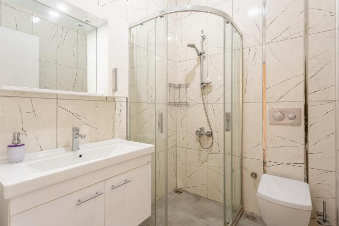 En suite bathroom with shower . - Duman Collection . (Photo Gallery) }}