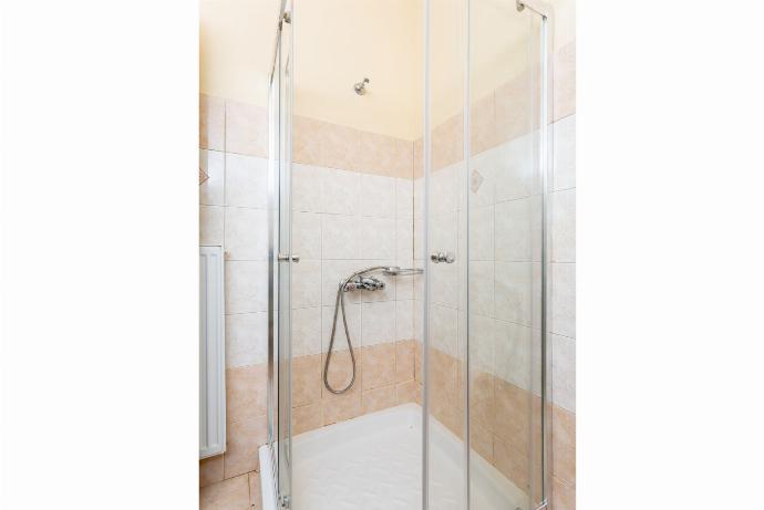 Family bathroom with shower . - Russa Villas Collection . (Photo Gallery) }}