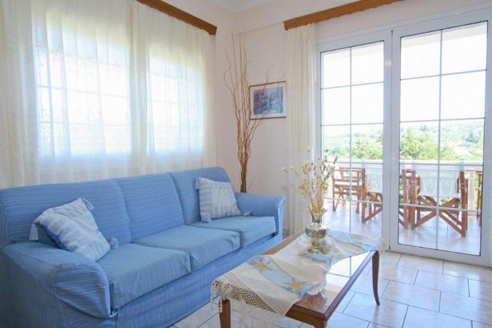 Living room with WiFi and TV . - Dolphin Villas Collection . (Fotogalerie) }}