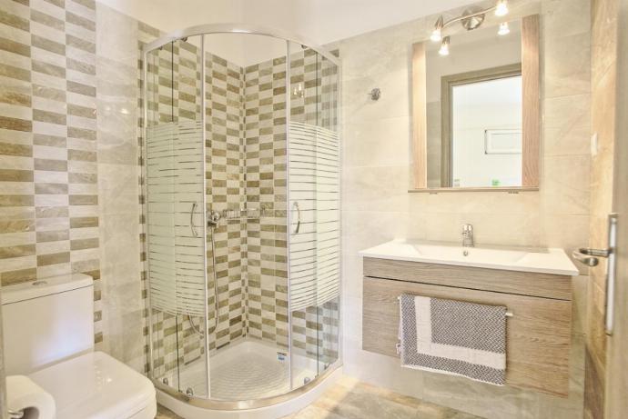 Bathroom with shower . - Dolphin Villas Collection . (Photo Gallery) }}