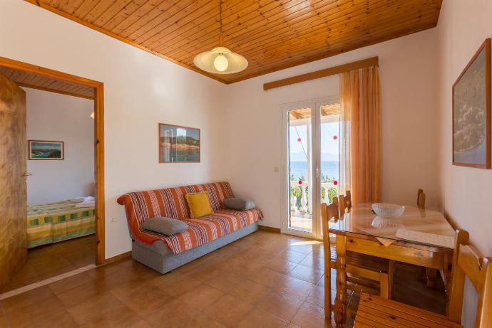 Living room with WiFi and TV . - Dolphin Villas Collection . (Galería de imágenes) }}